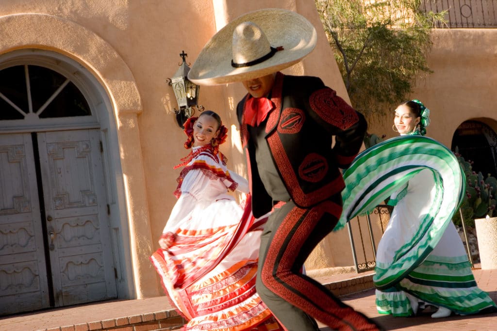 Cinco de Mayo folklorico dancers