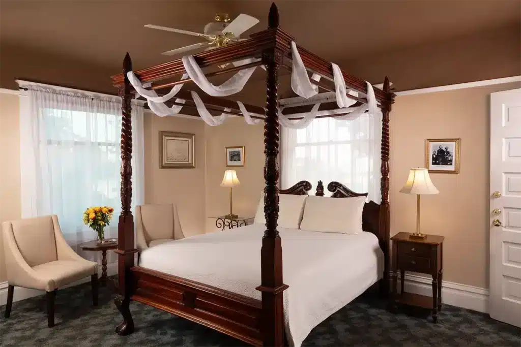 A luxurious four-poster bed invites you to book your stay at Bottger Mansion.